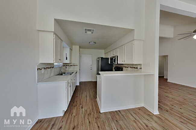 Building Photo - 15831 Pryor Dr