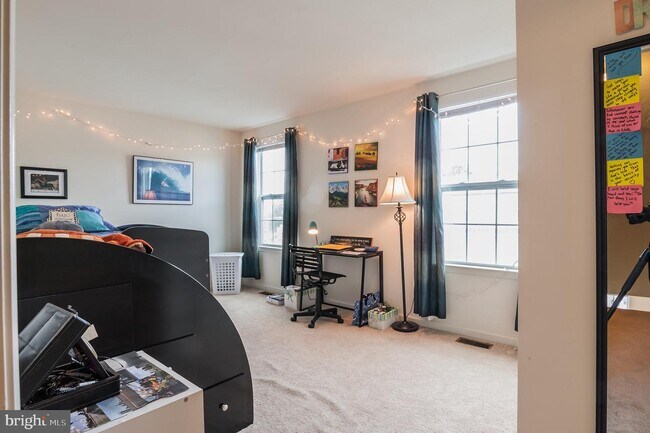 Foto del edificio - 406 Williamson Ct