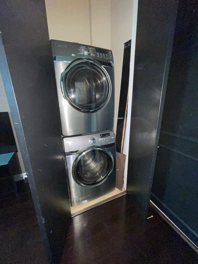 Foto del edificio - 711 Cosmopolitan Dr NE