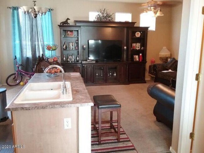Foto del edificio - 4909 S 15th Pl