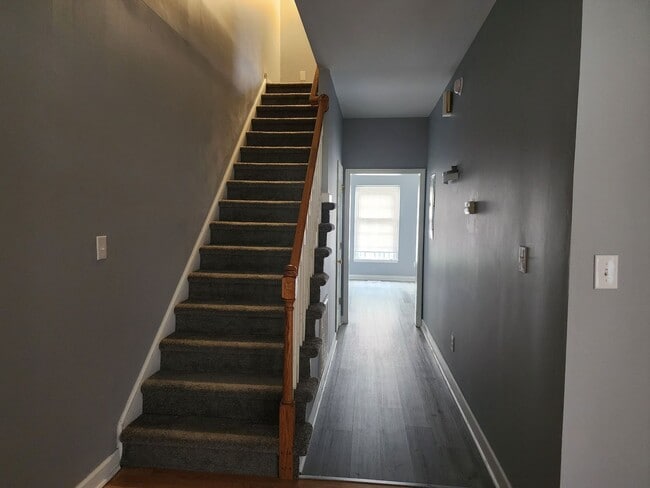 Building Photo - Two Bedroom w/Loft