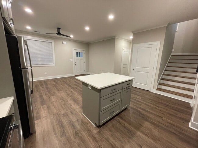 Building Photo - 2BD / 2BA FOR RENT