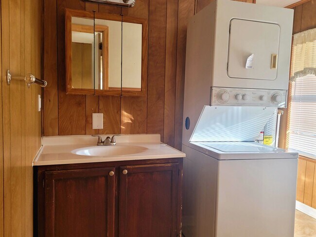 Building Photo - 3 Beds Ranch in Williamsburg for Rent