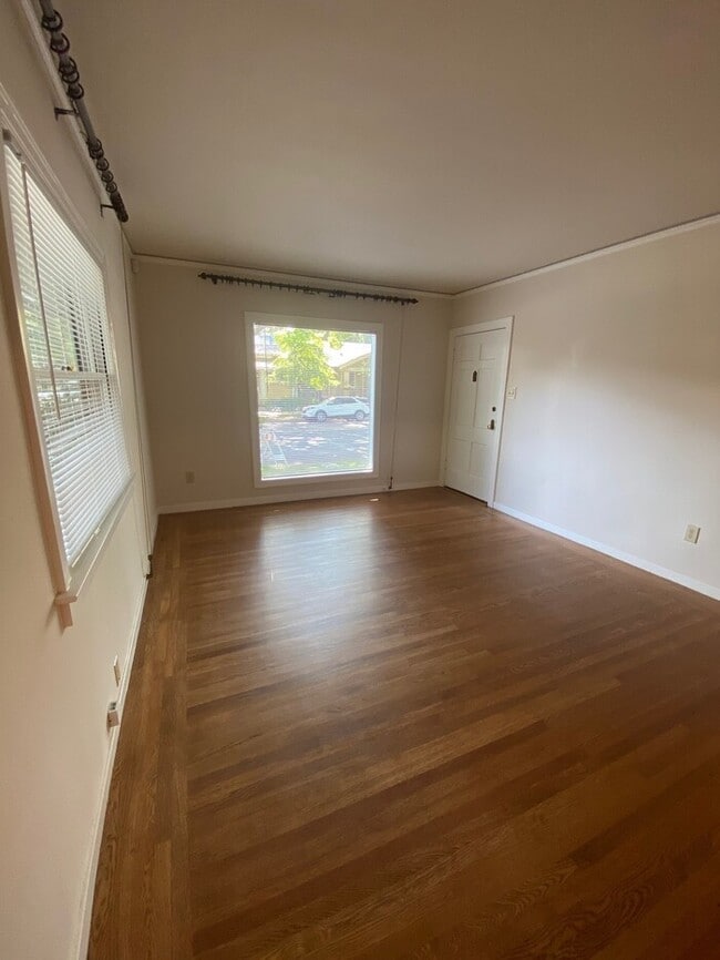 Photo - Beautiful 2bd/1ba 878 sq. ft. property located in Midtown Sacramento! House