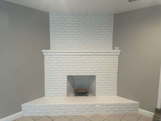 Building Photo - 936 W Prosperity Ave