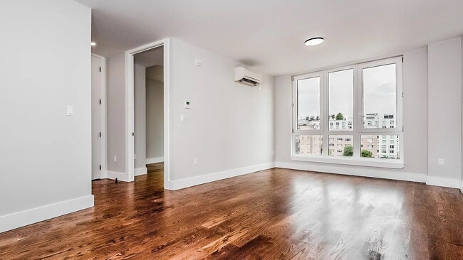 Foto del edificio - "Charming 1-Bedroom Astoria Gem with Hardw...