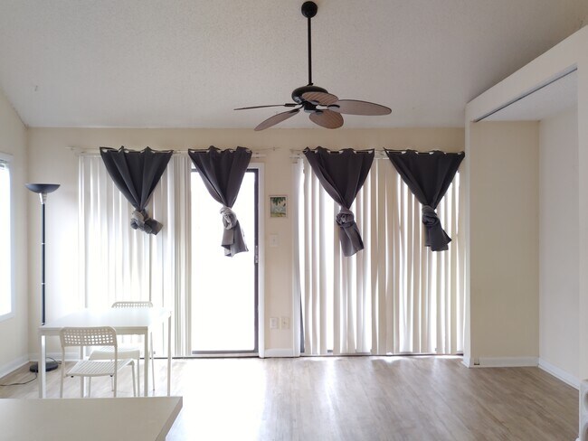 Foto del edificio - 510 Fairwood Lakes Dr