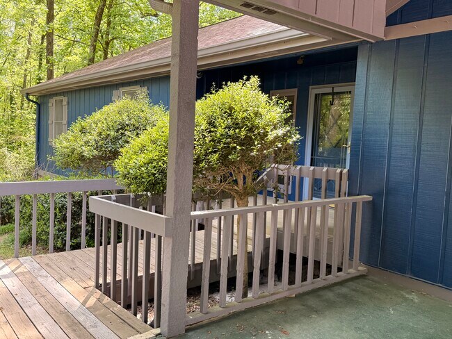 Walkway leading to the front door - 2928 Sanibel Dr