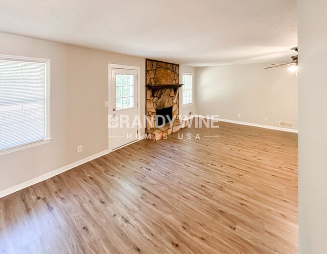 Building Photo - 5756 Ivywood Dr