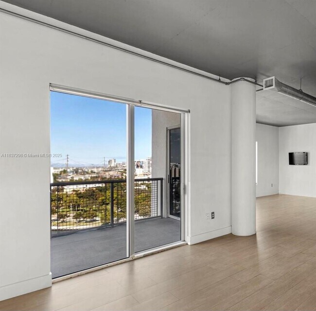 Foto del edificio - 10 SW South River Dr