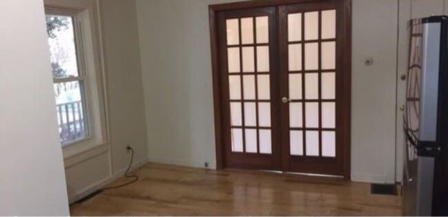 Building Photo - 154 N Seminary St