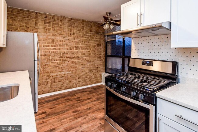 Foto del edificio - 3319 Huntley Sq Dr