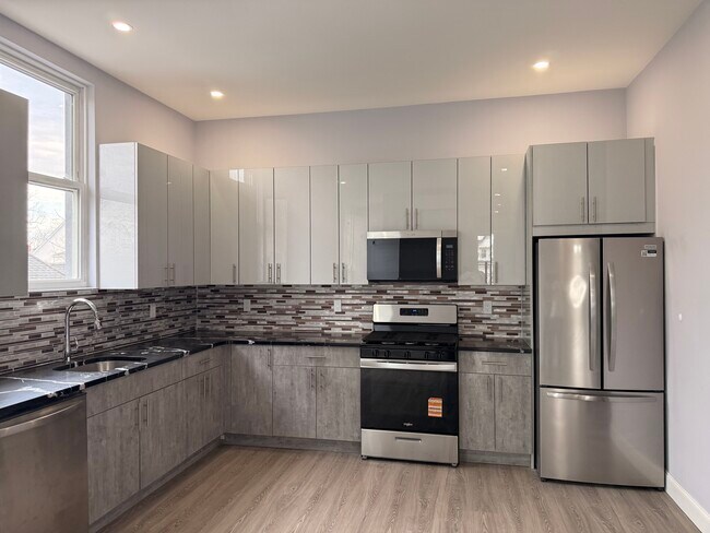 Foto del edificio - 222 Primrose Ave