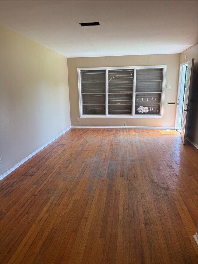 Foto del edificio - 7301 Hummingbird Ln