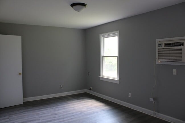 Building Photo - 1603 Tilghman Rd N
