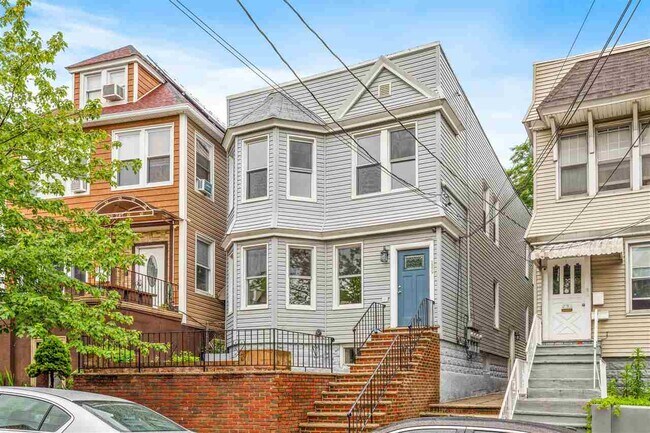 Foto del edificio - 289 Van Nostrand Ave