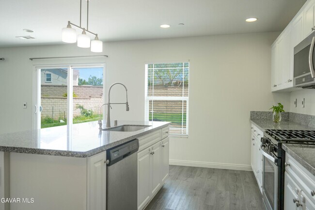 Building Photo - 2732 Hemlock Rd