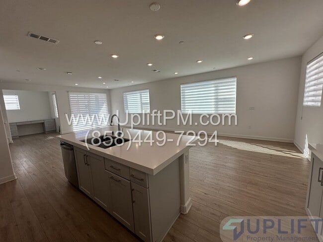 Foto del edificio - 1952 Infinity Ln