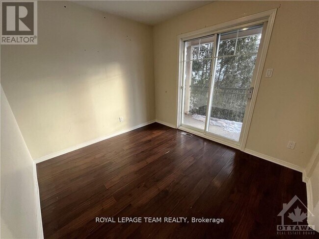 Building Photo - 39 Thornbury Crescent