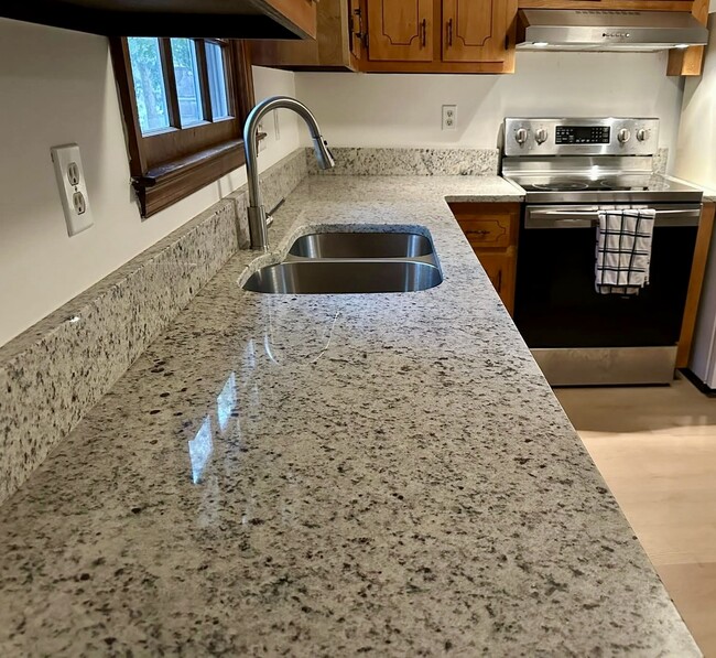 Foto del edificio - 4805 Candlelight Pl