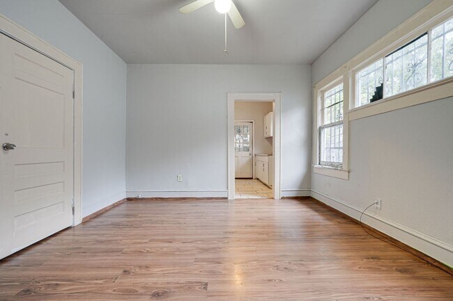 Building Photo - 3 Bed 2 Bath House for Lease