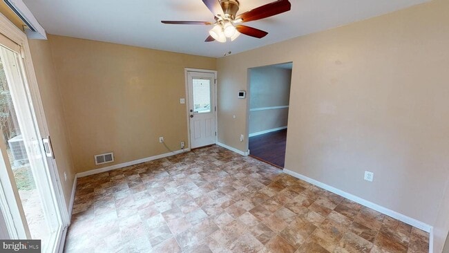 Building Photo - 824 Roxbury Ct
