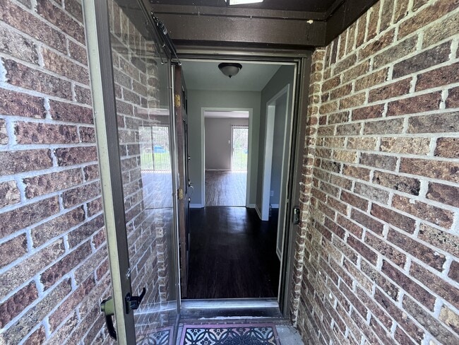 Building Photo - 215 Berkshire Cir
