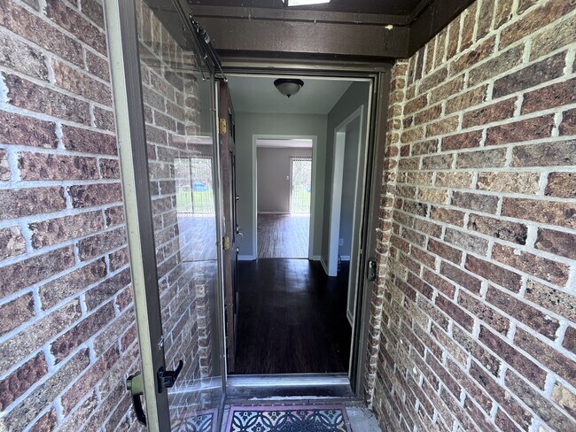Foto del edificio - 215 Berkshire Cir