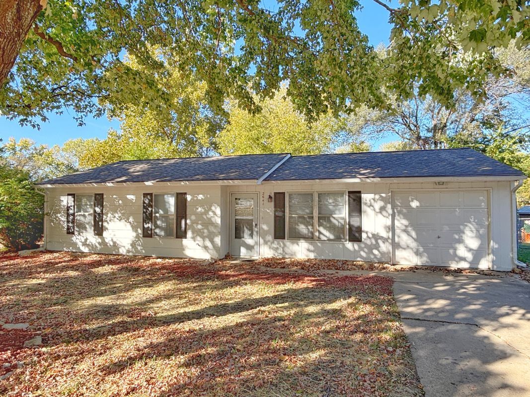 Primary Photo - 2641 Maverick Ln