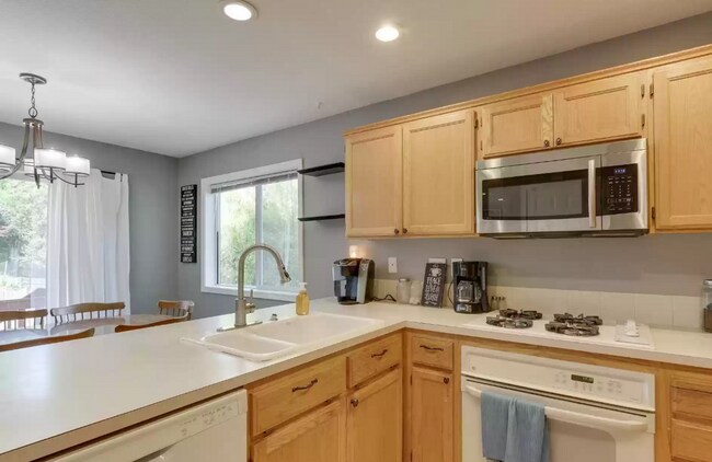 Foto del edificio - Lovely 3 bedroom Home in Pioneer Place!