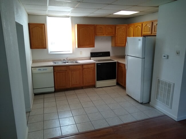 Building Photo - 514 S Elm St