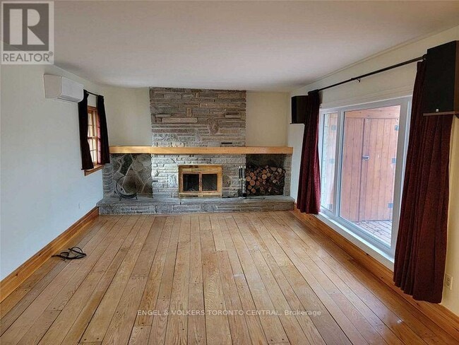 Building Photo - 1327 Mineola Gardens