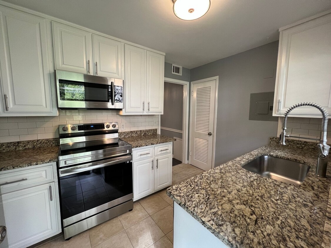 Pharr Court Condos - Pharr Court Condos