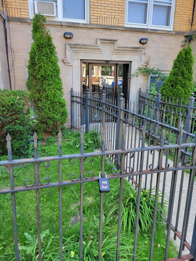 Foto del edificio - 2835 W Cullom Ave