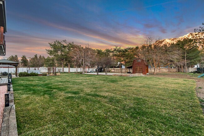 Foto del edificio - Beautiful 5-Bedroom Home in Sandy!