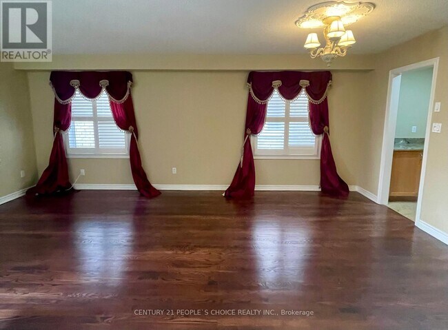 Building Photo - 215 Edenbrook Hill Dr