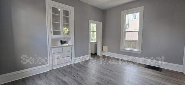 Foto del edificio - 223 W Woodland Ave