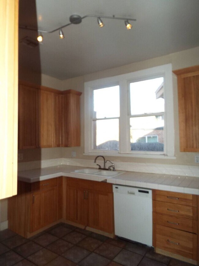 Foto del edificio - Historic Beauty 4 Bedroom 3 Bathroom COMING SOON