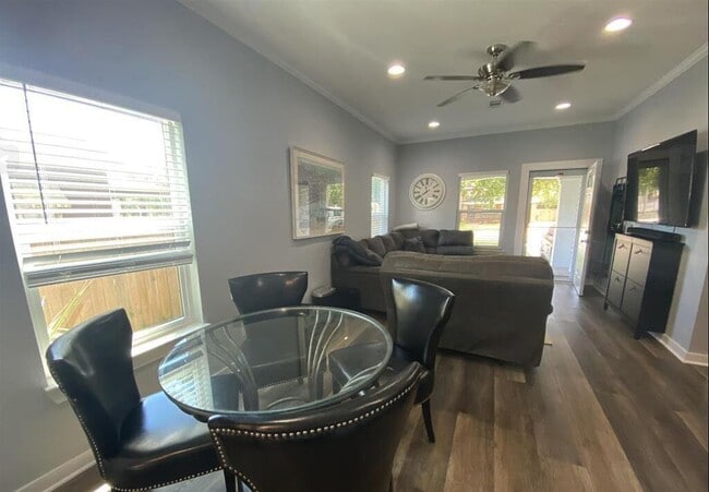 Building Photo - 1106 W Gregory St