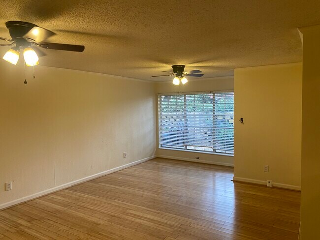 Building Photo - 7939 Habersham Ln