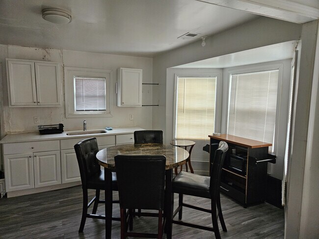 Foto del edificio - Room in Duplex on Whitaker Cir NW
