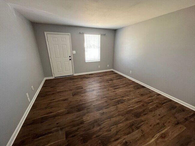 Building Photo - 3 Bed 2 Bath with Over An Acre Of Yard!