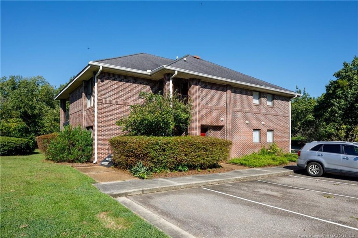 Foto principal - 1024-4 Ancestry Dr Available 1/29/24
