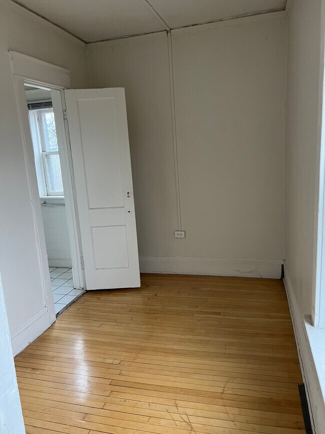 Foto del edificio - 2313 E Webster Pl