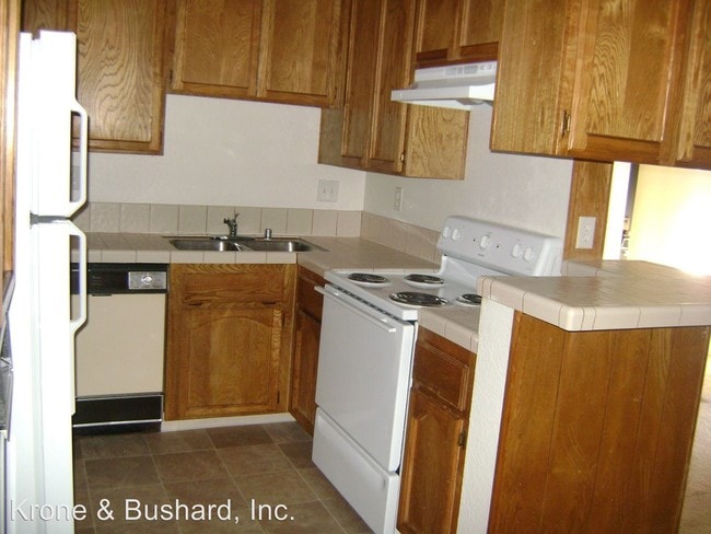Building Photo - 4465 Mississippi St