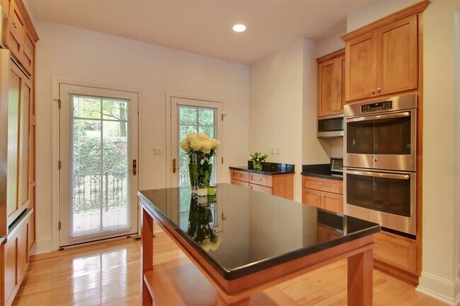 Building Photo - 141 Hudson Cove