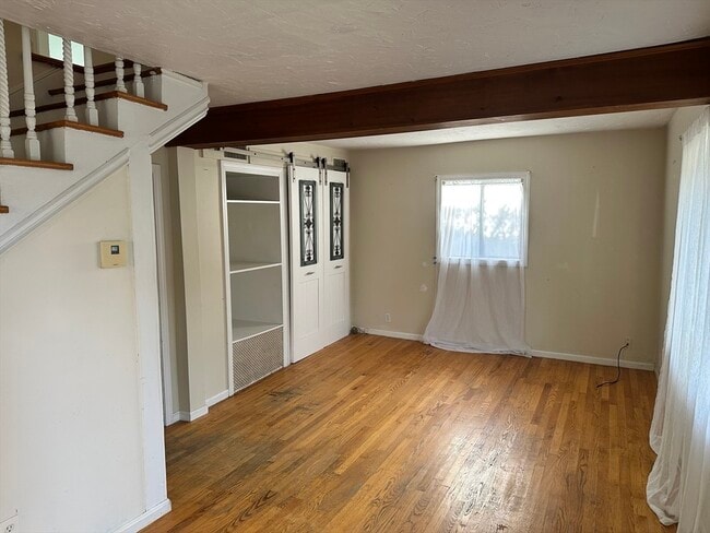 Building Photo - 18 Maple Ave