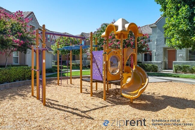 Building Photo - 4 br, 3 bath Townhome - 108 Dante Circle, ...