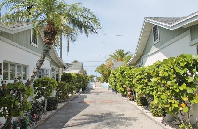 Foto del edificio - 7999 Bayshore Dr