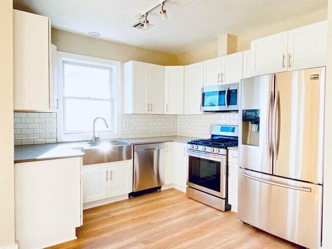Foto del edificio - 107 Laidlaw Ave